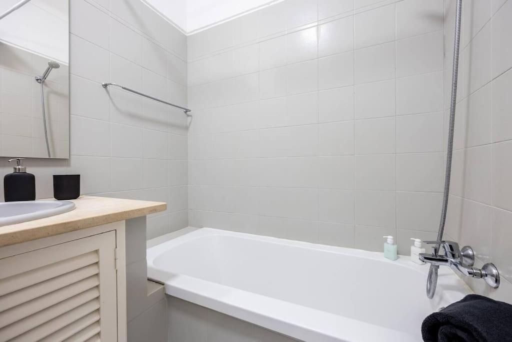 Seaside Serenity Apartment Портиман Екстериор снимка